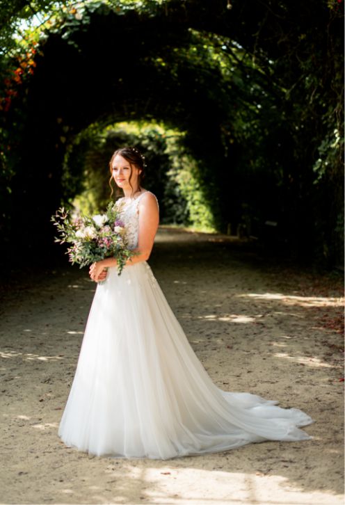 mariage compiegne, mariée bouquet de fleurs, reportage style fine art